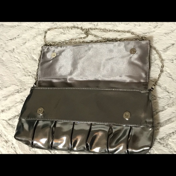 Women silver purse, clutch detachable chain strap - Picture 3 of 8